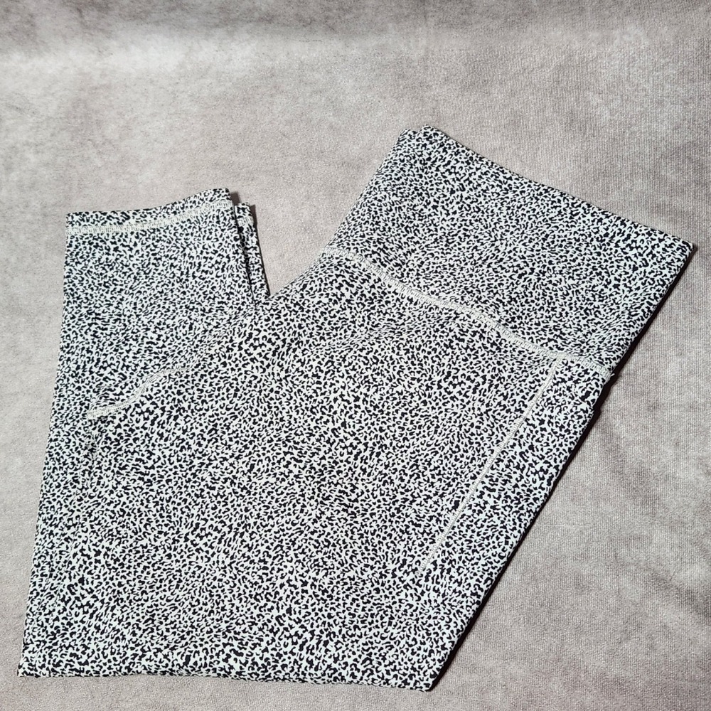 Athleta Salutation Stash II Textured Tight 2X Black White Leopard Print Leggings